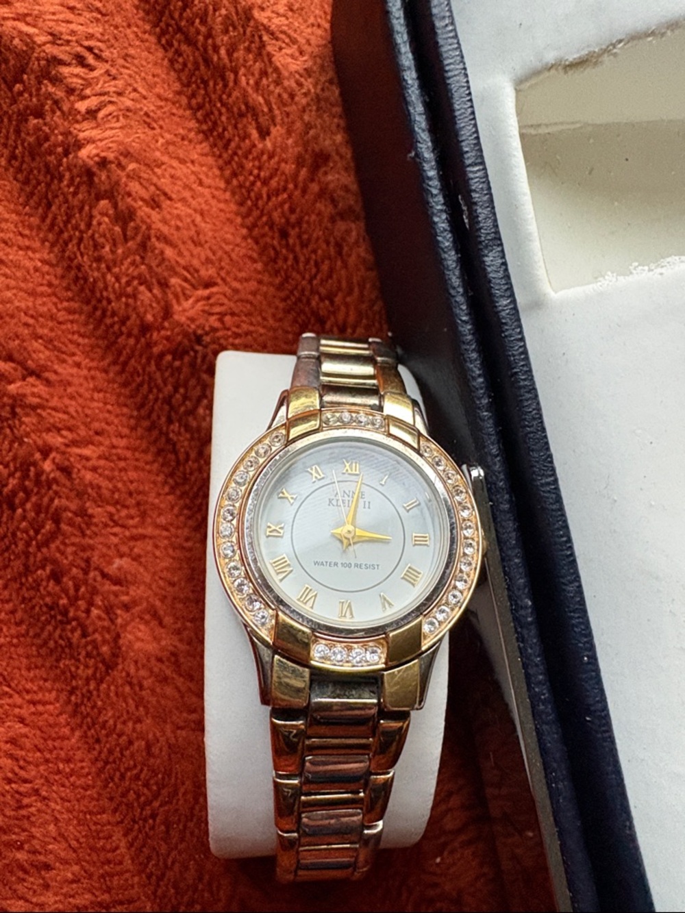 ANNE KELIN II GOLD TONE WATCH WITH 6 INTERCHANGEABLE BEZELS - Picture 3 of 4